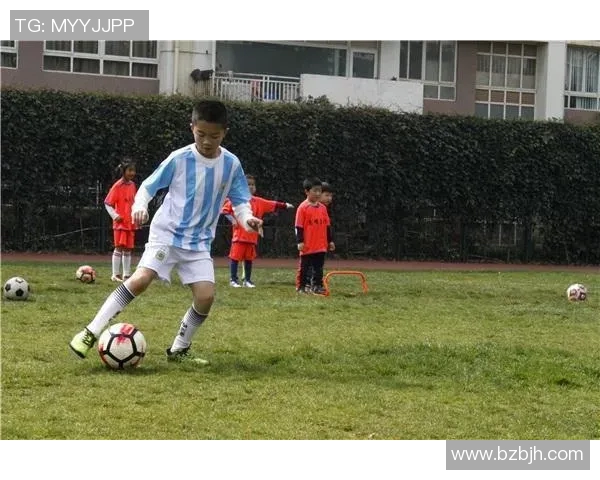 选择合适的足球服尺码技巧与建议让你在比赛中更加舒适自信 选择合适的足球服尺码技巧与建议让你在比赛中更加舒适自信